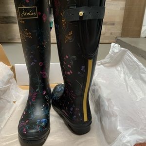 NWT botanical print wellies by Joules
